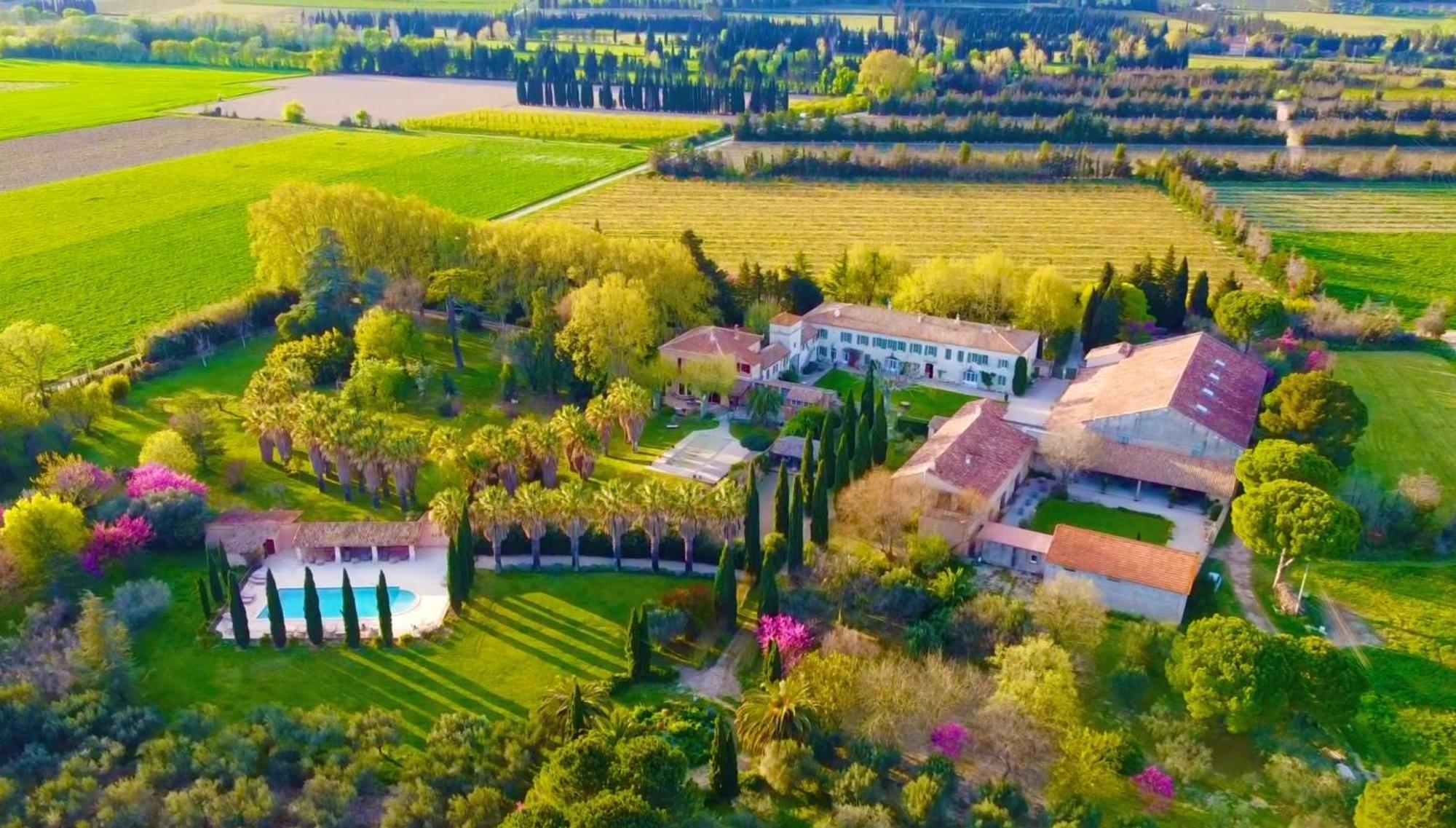 Hotel Et Appartements Domaine Des Clos - Teritoria Beaucaire (Gard) Exteriör bild